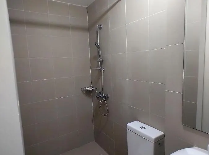 The Residences At Commonwealth Aparthotel *